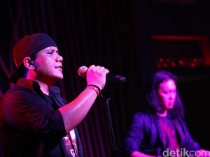 Senyawa Padi di Pesta Peluncuran Album Musikimia Senyawa Padi di Pesta Peluncuran Album Musikimia