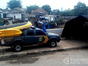 Banjir di Kampung Pulo Surut, Polisi Tetap Siaga Banjir di Kampung Pulo Surut, Polisi Tetap Siaga