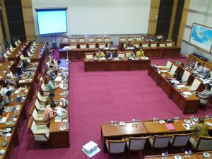 Menkominfo Rapat Bahas UU ITE dengan Komisi I DPR, Fokus di Pasal 27