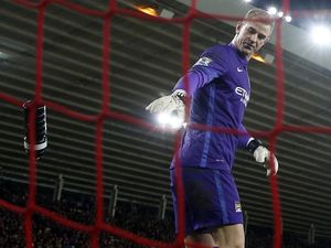 Guardiola Dipastikan ke City, Hart Jamin Fokus Tim Takkan Terganggu