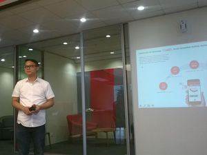 Telkomsel Lirik Apple Pay