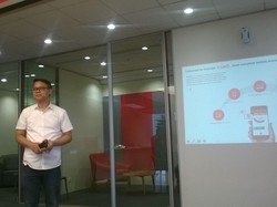 Telkomsel Lirik Apple Pay