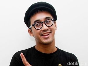 Penyiar Danang Gelar Pertunangan