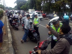 Jangan Ditiru! Bikers ini Terjaring Operasi TNI-Polri di Jl Raya Bogor