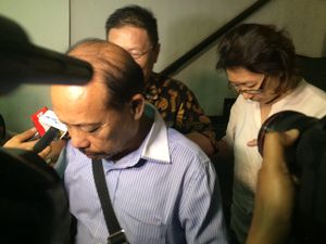 Dibesuk Ibunda Lagi, Jessica Dibawakan Baju dan Makanan