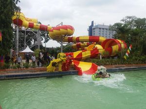 Liburan Imlek di Ancol, Bisa Main Seluncur Air Bareng Barongsai