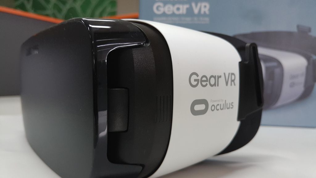 Unboxing Samsung Gear VR