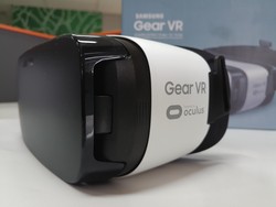 Samsung Gear VR: Tenggelam ke Dunia Virtual