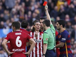 Terjang Messi, Filipe Luis Diskors Tiga Laga