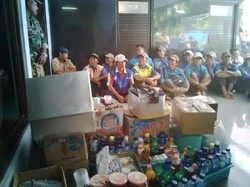 Pedagang Asongan Protes Kebijakan Berdagang di Atas Kapal