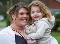 Kena Stroke, Ibu Ini Harus Belajar Jalan dan Bicara Lagi Seperti Balitanya