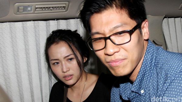 Suami dan Kembaran Mirna Diperiksa Polisi