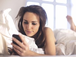 Ini Batas Waktu Main Media Sosial Agar Tak Susah Tidur Saat Malam