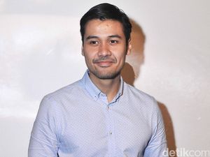 Pengorbanan Chicco Jerikho Jadi Tukang Pos yang Jatuh Cinta pada Kartini