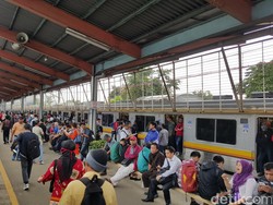 PT KCJ Jangan Cuma Minta Maaf, Dengar Nih Curhat Para Pengguna Commuter Line