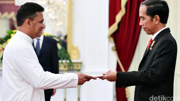 Jokowi Terima Surat Kepercayaan Dubes Negara Sahabat