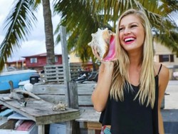 Bikin Iri, Traveler Cantik & Seksi Ini Dibayar Untuk Traveling