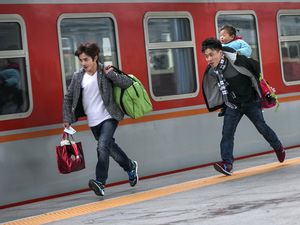 Jelang Imlek Warga China Pulang Kampung