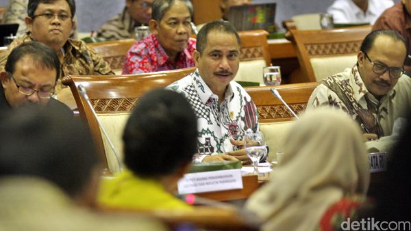 Menteri Pariwisata Raker dengan Komisi X