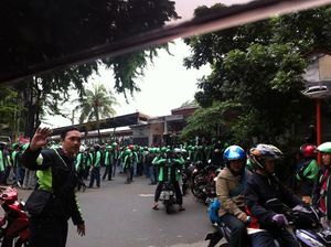 Lady GrabBike dan Opang yang Picu Ribut di Cawang Dibawa ke Polsek Tebet