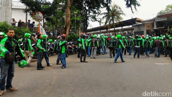 Ribut dengan Opang, Driver GrabBike Datangi Stasiun Cawang