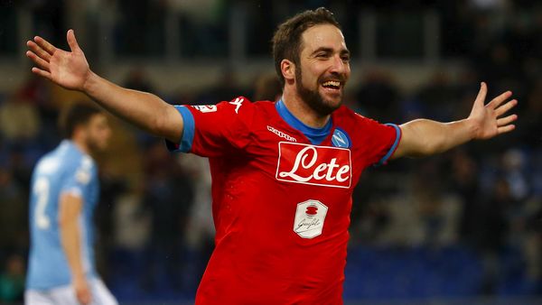 Napoli Tundukkan Lazio 2-0