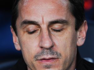 Usai Disikat Barca, Bagaimana Masa Depan Neville?