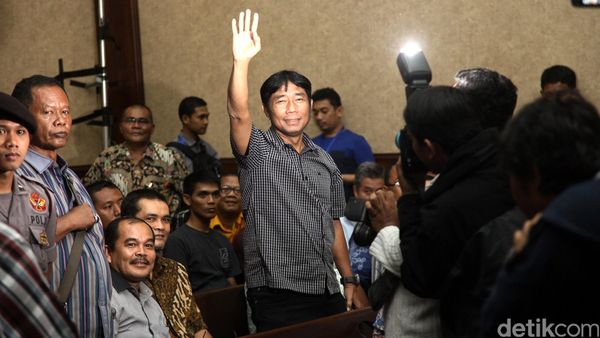 Lulung Hadiri Sidang Kesaksian Ahok
