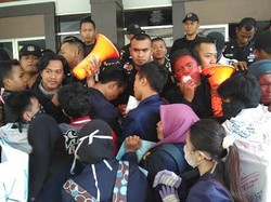 Mahasiswa Unej Tuntut Transparansi Anggaran Atribut KKN