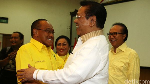 Agung-Ical Mesra di Rapat DPP Golkar