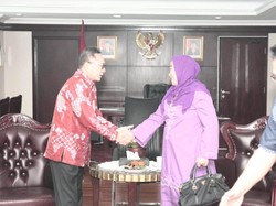 Ketua MPR Terima Audiensi Tutty Alawiyah