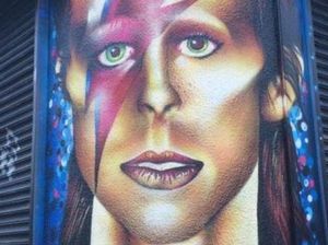 Koleksi Seni David Bowie Kini Dipamerkan di Hong Kong
