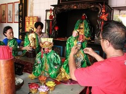 Klenteng Tjoe Tik Kiong Pasuruan Percantik Diri Jelang Imlek