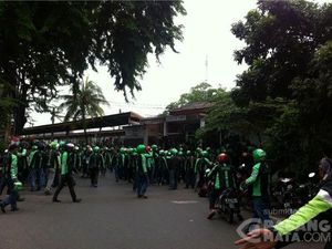 Driver GrabBike Datangi Stasiun Cawang, Diduga Gesekan dengan Opang
