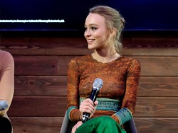 Terlalu Protektif, Johnny Depp Larang Sang Putri Bicara pada Pria