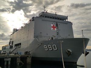 Bawa 51 Dokter Spesialis, KRI dr Soeharso Lanjutkan Misi ke Pulau Terdepan