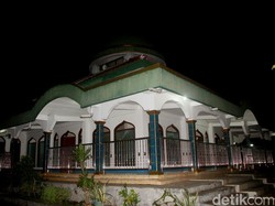 Tradisi di Purwakarta, Warga Desa ini Bangun Masjid dari Penjualan Beas Perelek
