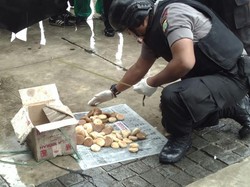 Benda Mencurigakan di Wisma Nusantara Ternyata Kue, Ditaruh Pria Berjaket Cokelat