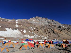 Saat Merah Putih dan Angklung Bergema di Puncak Aconcagua