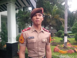 Guru SMA Bangga William Tengok Sekolah Berbaju Taruna, Begini Ceritanya