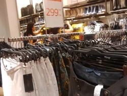 Zara Sale Up to 70%, Dress Mulai dari Rp 200 Ribu