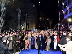 Ben Stiller Pecahkan Rekor Tongsis Terpanjang Sejagat