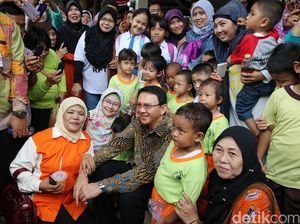 Keakraban Ahok dengan Warga di RPTRA Menteng