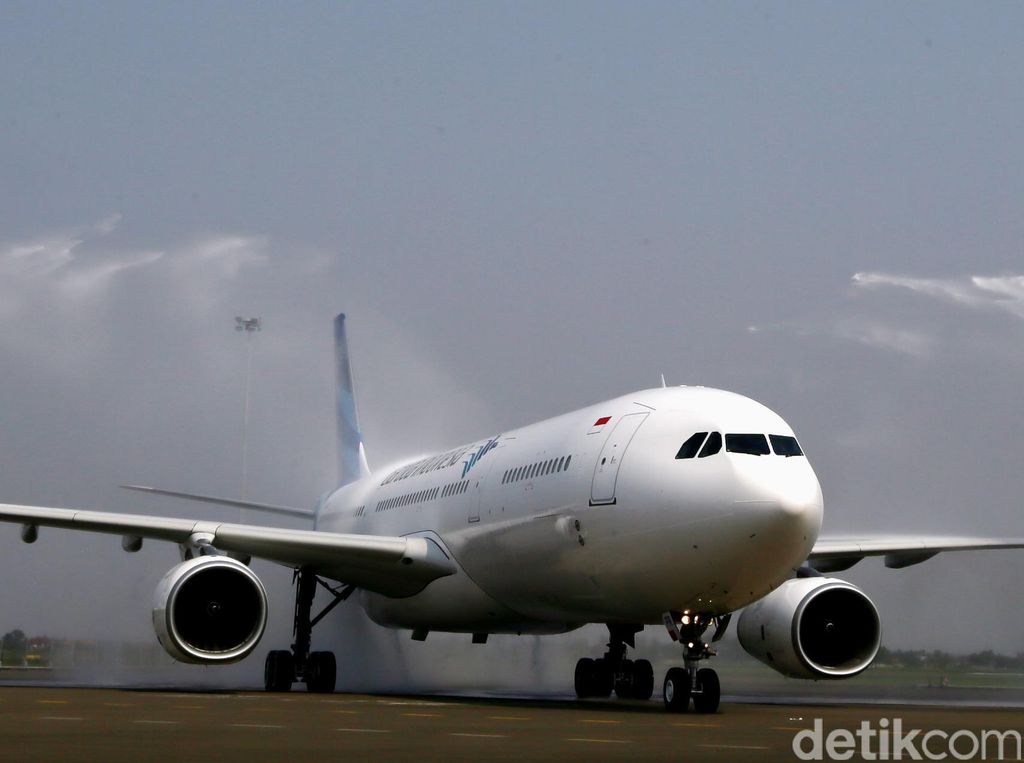 Cegah Corona, Pesawat Garuda Disemprot Cairan Khusus Cegah Corona, Pesawat Garuda Disemprot Cairan Khusus