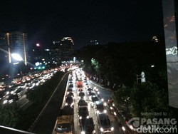 Ini Ruas Tol yang Macet Jelang Tengah Malam