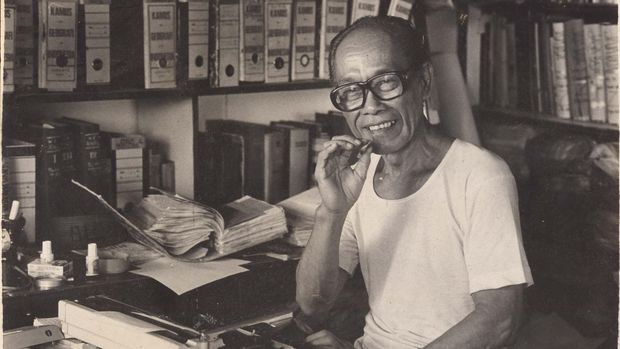 Pramoedya Ananta Toer tertawa saat mendengar Hanung yang saat itu masih jadi mahasiswa, ingin mengadaptasi bukunya menjadi film.