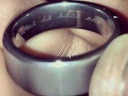 Cincin Pernikahan dengan Pesan Cinta Dari Istri Ini Jadi Viral di Internet
