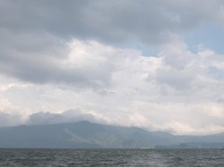 Liburan Salah Musim, Bisa Mati Gaya di Danau Toba