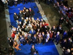 Ben Stiller Pecahkan Rekor Dunia dengan Tongsis Terpanjang