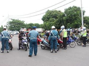 Jelang Libur Panjang Imlek Petugas Gabungan Razia Kendaraan